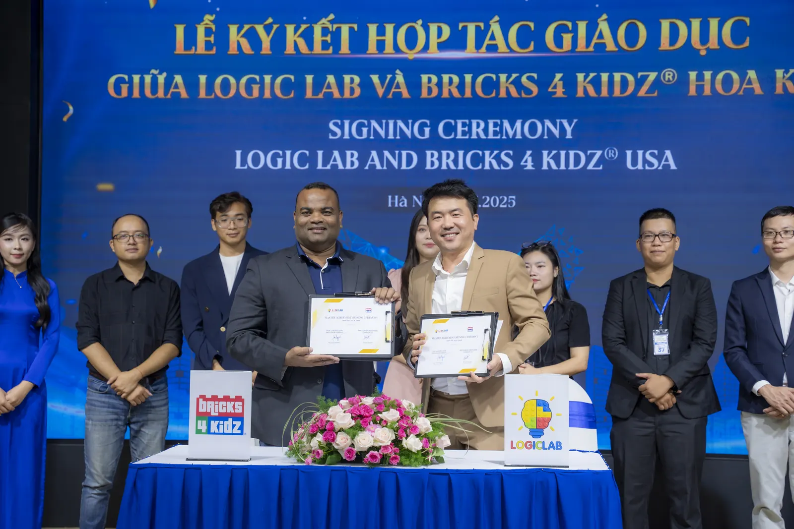 Lễ ký kết hợp tác chiến lược giữa LogicLab và Bricks 4 Kidz Hoa Kỳ